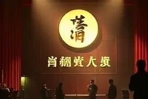 《周末不加班》封面，办公桌上的咖啡与便签